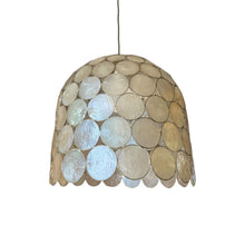 Afbeelding in Gallery-weergave laden, Vintage Capiz schelpen hanglamp, 1970s
